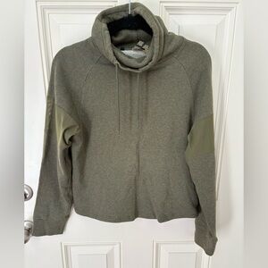 Gymshark Mock Neck/Cowl Neck Cropped Sweatshirt Size Medium